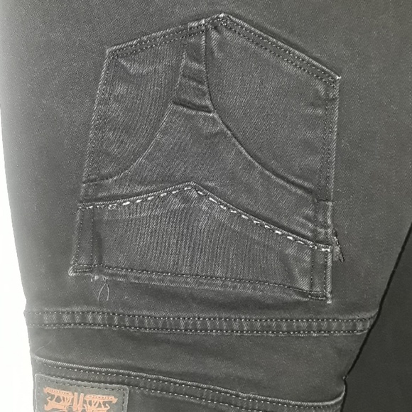 Levi's - Picture 3 of 5